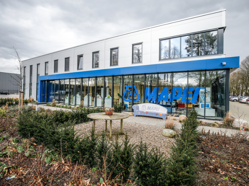 https://sakol.staging.planb.nl/content/uploads/2026/03/Mapei_kantoor-800x600px.png